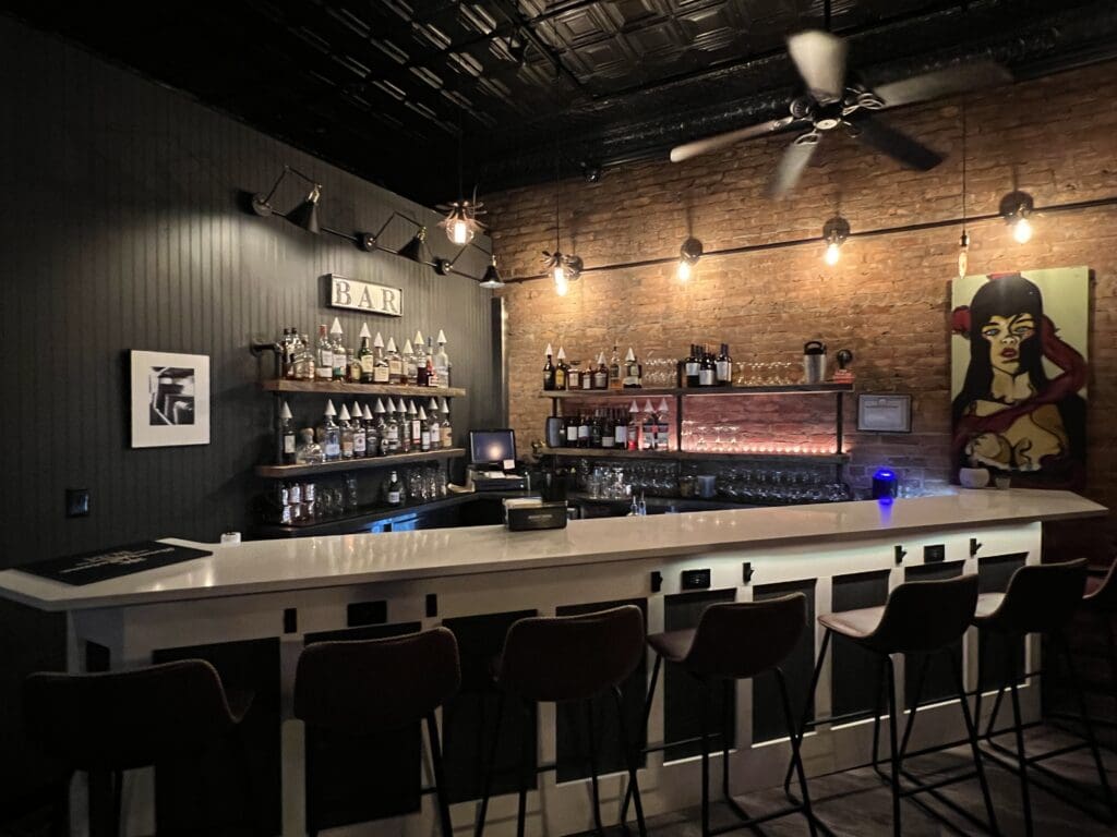 Image of the Edible's Restaurant bar.