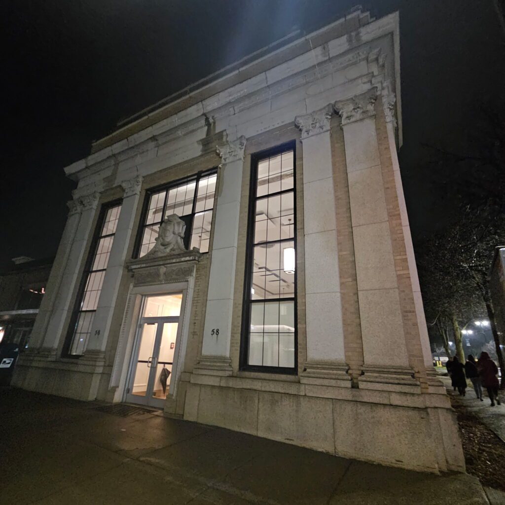 exterior of Bonnie & Clyde Fairport