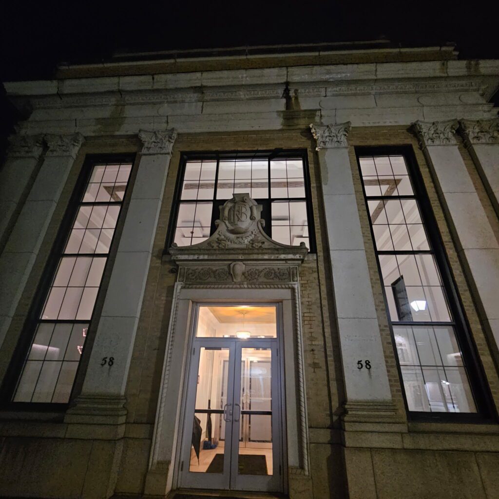 exterior of Bonnie & Clyde Fairport